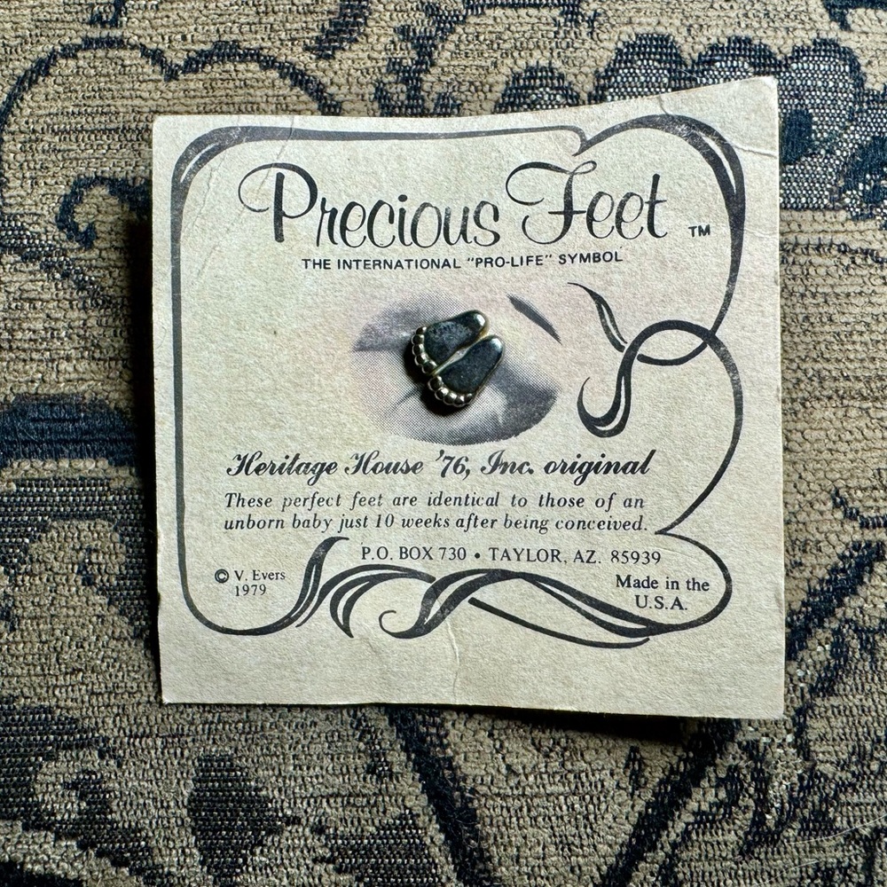 Vintage 1976 Precious Feet Pin